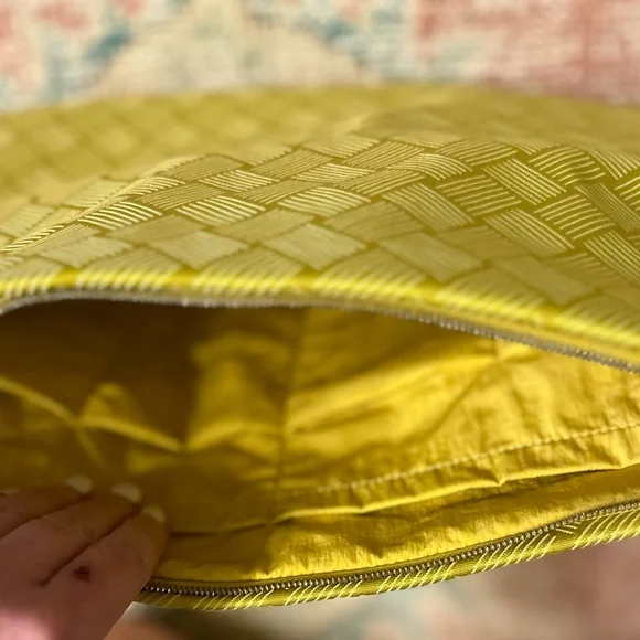 Bottega Veneta Portfolio - Like New - Picture 11 of 11